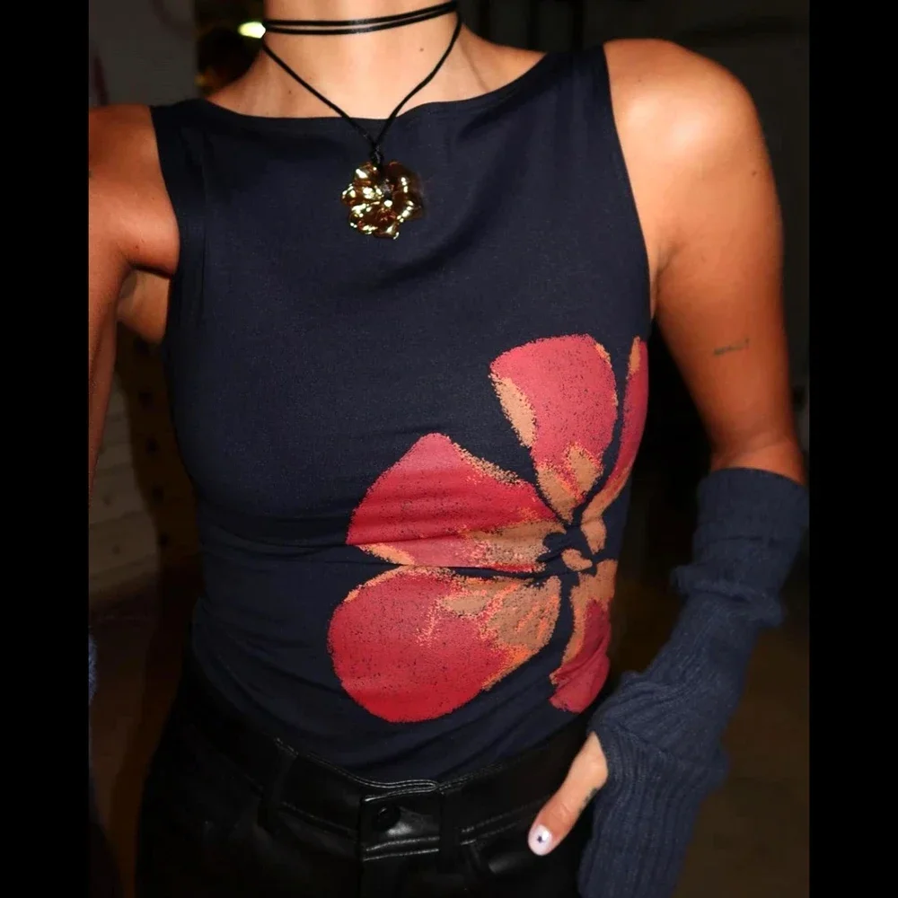 2025 Women's Y2K Vintage Crop Tank Tops Slim Fitted Aesthetic Flower Print Boat Neck Sleeveless Party Club Summer Camis
2025 Women's Y2K Vintage Crop Tank Tops Slim Fitted Aesthetic Flower Print Boat Neck Sleeveless Party Club Summer Camis