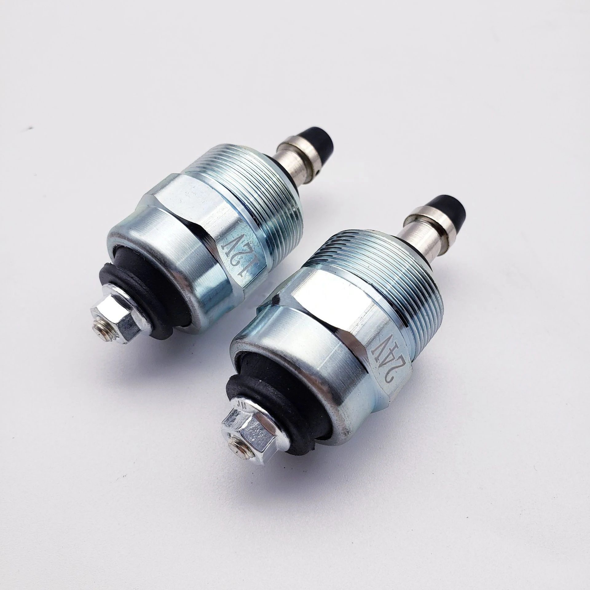 Excavator for Isuzu for Cummins B3.3 for Iveco VE diesel pump flameout solenoid valve control switch 12V 24V
Excavator for Isuzu for Cummins B3.3 for Iveco VE diesel pump flameout solenoid valve control switch 12V 24V