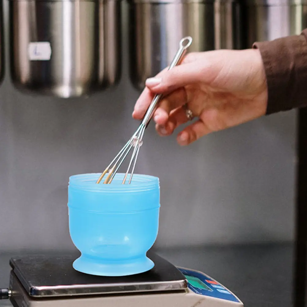 2 многоразовые стаканчики для смешивания краски для волос с защитой от протекания и мерными отметками для самостоятельного смешивания краски для волос дома или в салоне.
2 многоразовые стаканчики для смешивания краски для волос с защитой от протекания и мерными отметками для самостоятельного смешивания краски для волос дома или в салоне.