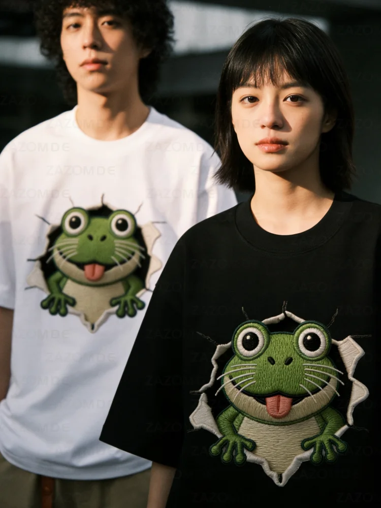 Хлопковая футболка ZAZOMDE с мультяшным принтом лягушки, свободный топ с короткими рукавами и динамичным дизайном с выступающим языком, в японском стиле, для мужчин и женщин
Хлопковая футболка ZAZOMDE с мультяшным принтом лягушки, свободный топ с короткими рукавами и динамичным дизайном с выступающим языком, в японском стиле, для мужчин и женщин