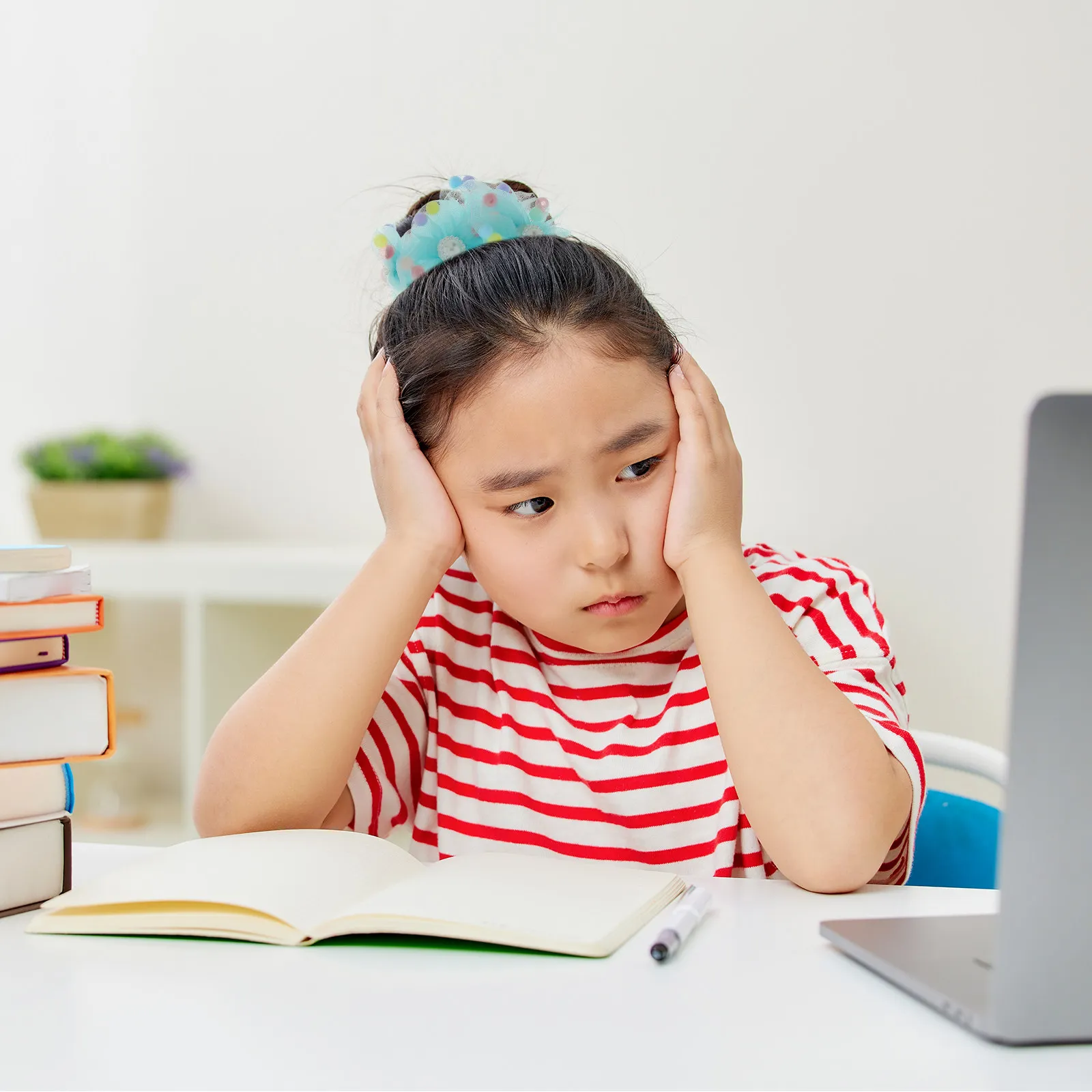 4Pcs Sunflower Hair Ties Elastic Ponytail Holders Floral Scrunchies Colorful Hair Accessories for Girls Women Teens Everyday
4Pcs Sunflower Hair Ties Elastic Ponytail Holders Floral Scrunchies Colorful Hair Accessories for Girls Women Teens Everyday