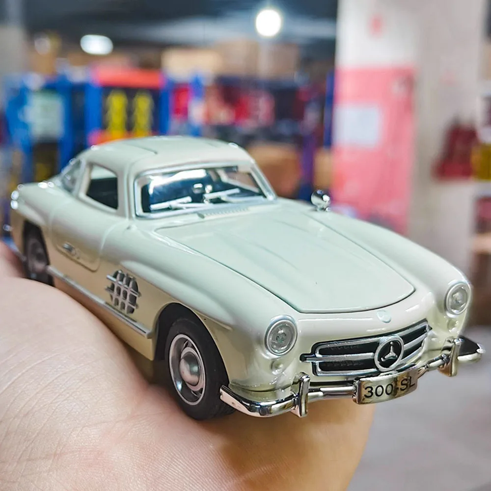 1:32 300SL Alloy Diecast Vintage Car Model Toys Sound Light Pull Back Doors Opened Miniature Sports Cars Kids Christmas Presents
1:32 300SL Alloy Diecast Vintage Car Model Toys Sound Light Pull Back Doors Opened Miniature Sports Cars Kids Christmas Presents