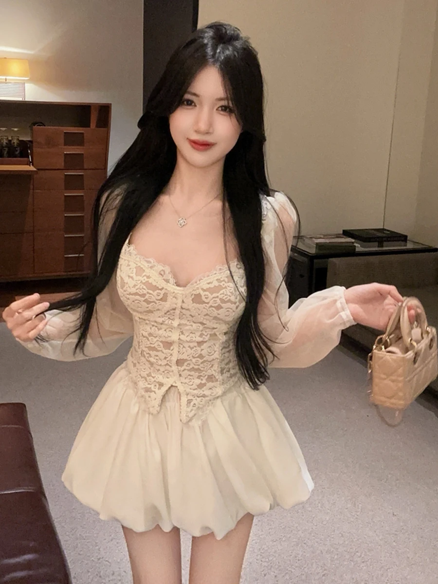 Retro Pure Desire Lace Splice High Waist Slim Fit Square Collar Top And Skirt Set Floral Bloom Half Body Skirt Ensemble
Retro Pure Desire Lace Splice High Waist Slim Fit Square Collar Top And Skirt Set Floral Bloom Half Body Skirt Ensemble