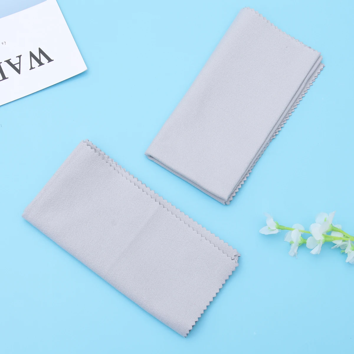 2pcs Microfiber Cleaning Cloth for Silverware Jewelry Wipes Reusable Polisher Removes Tarnish Scratches Restores Shine
2pcs Microfiber Cleaning Cloth for Silverware Jewelry Wipes Reusable Polisher Removes Tarnish Scratches Restores Shine