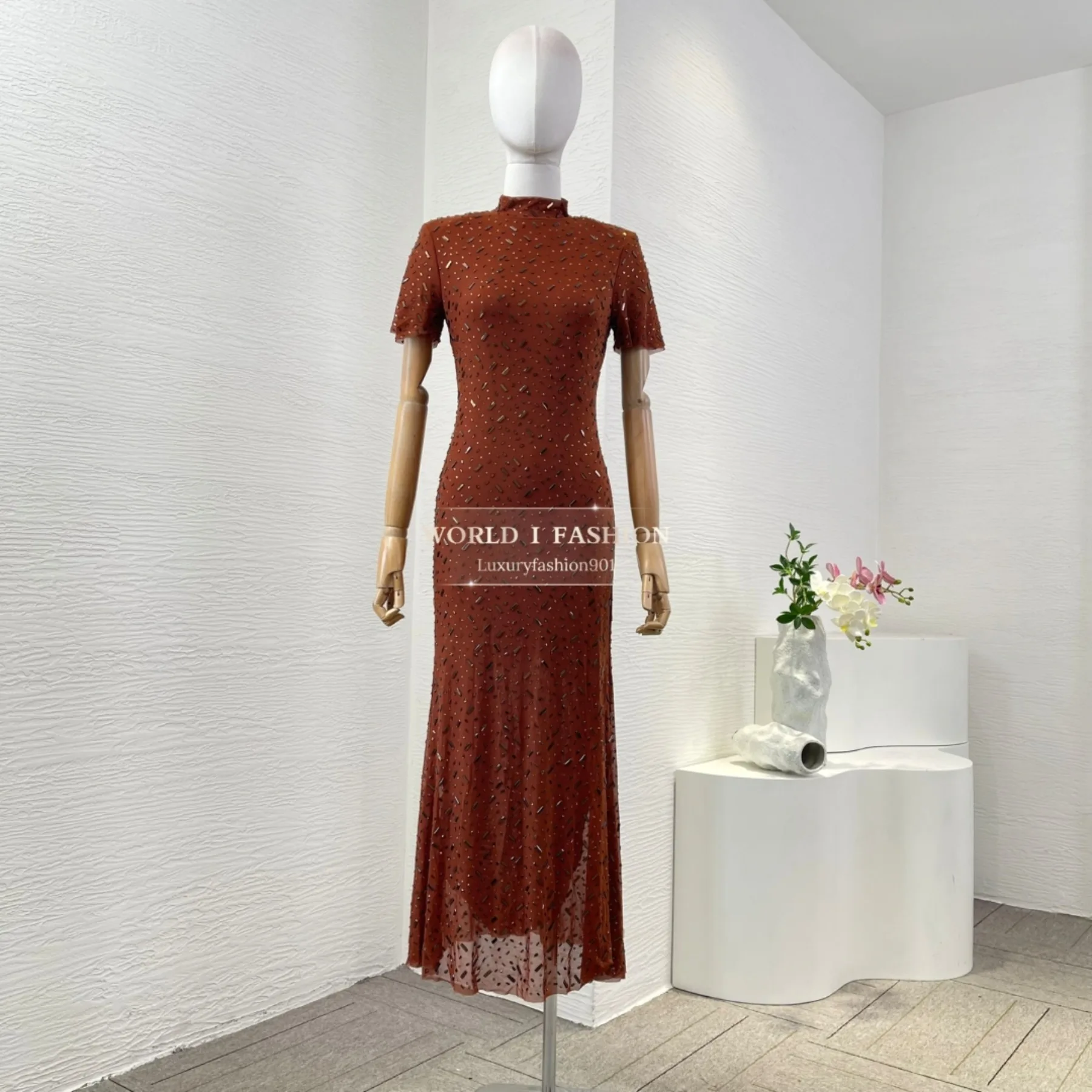 Female Clothing Brown Short Sleeve Diamonds Pressed Stand Collar Midi Dress
Female Clothing Brown Short Sleeve Diamonds Pressed Stand Collar Midi Dress