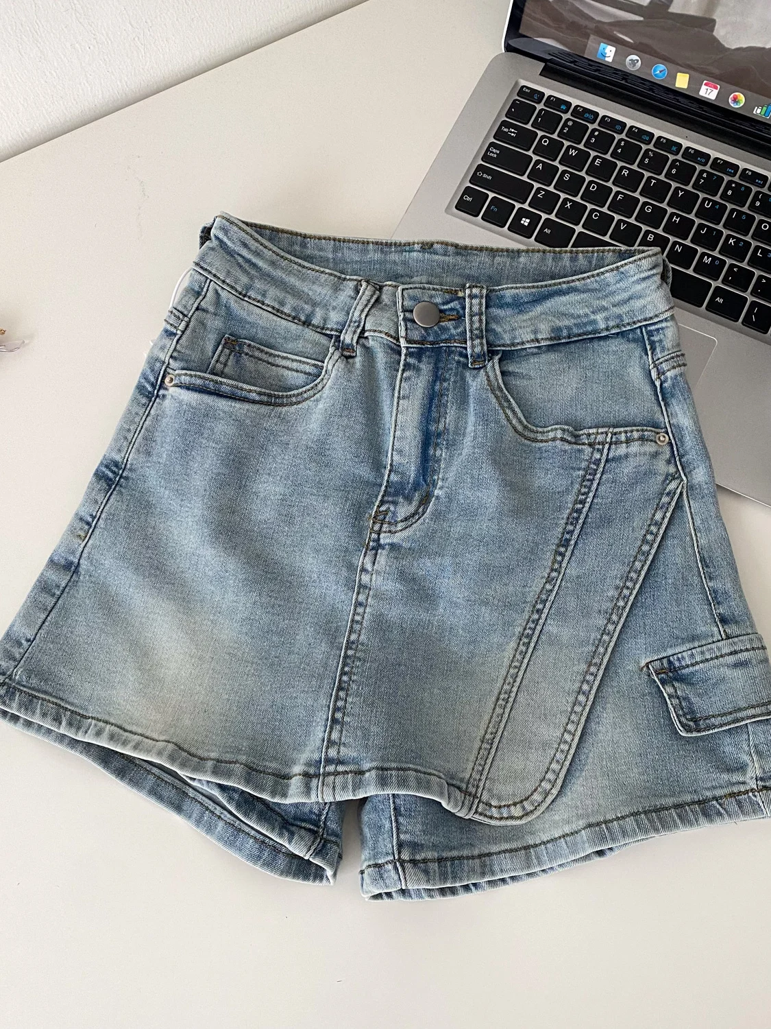 High Waist A-Line Short Jeans Women's Summer Slim Fit Pocket Design Thin Fabric Anti-Light Small Size Girls Casual Wear
High Waist A-Line Short Jeans Women's Summer Slim Fit Pocket Design Thin Fabric Anti-Light Small Size Girls Casual Wear