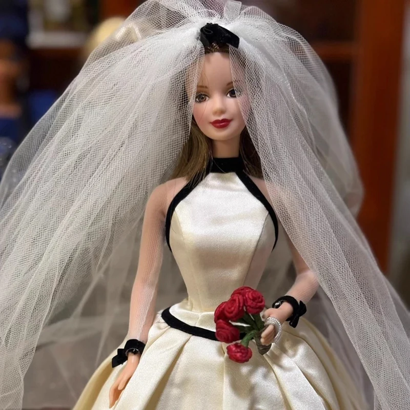 Not Brand New 1/6 Scale Figure Collector Edition Bride Head Body Clothes Set Model without Original Box
Not Brand New 1/6 Scale Figure Collector Edition Bride Head Body Clothes Set Model without Original Box