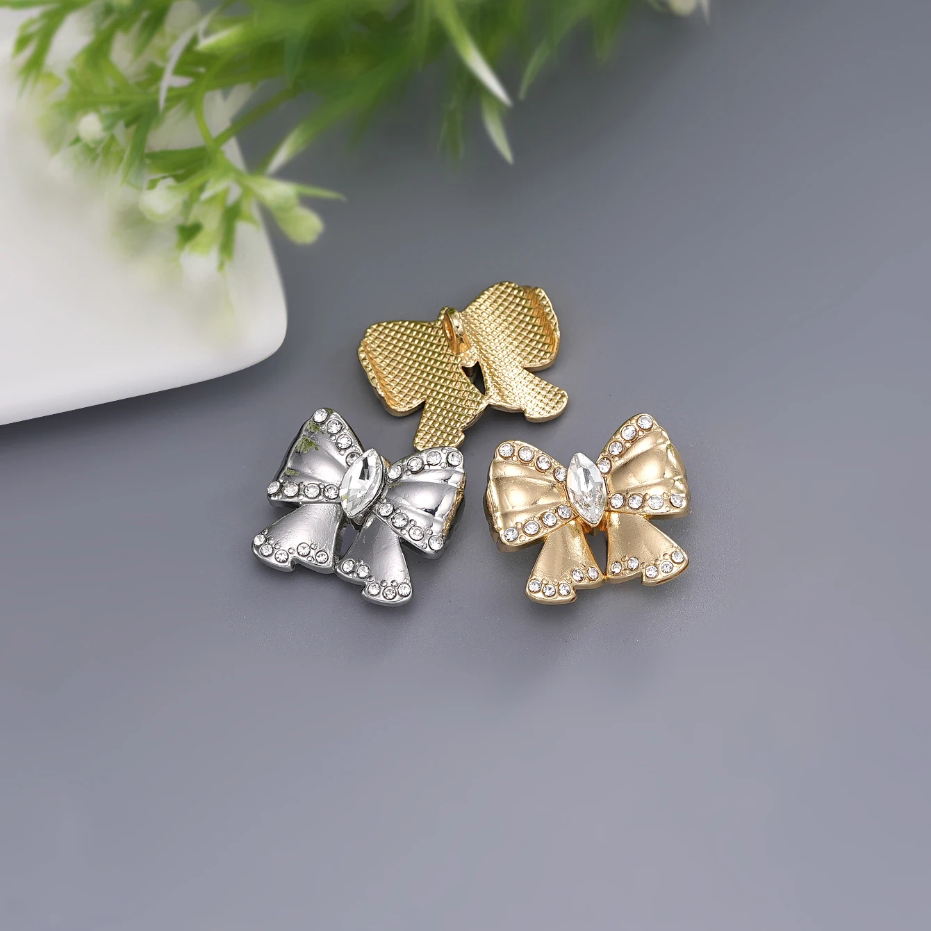 4 шт./бабочка, декоративные пуговицы со вставками и бриллиантами для женщин, универсальные аксессуары для одежды
4 шт./бабочка, декоративные пуговицы со вставками и бриллиантами для женщин, универсальные аксессуары для одежды