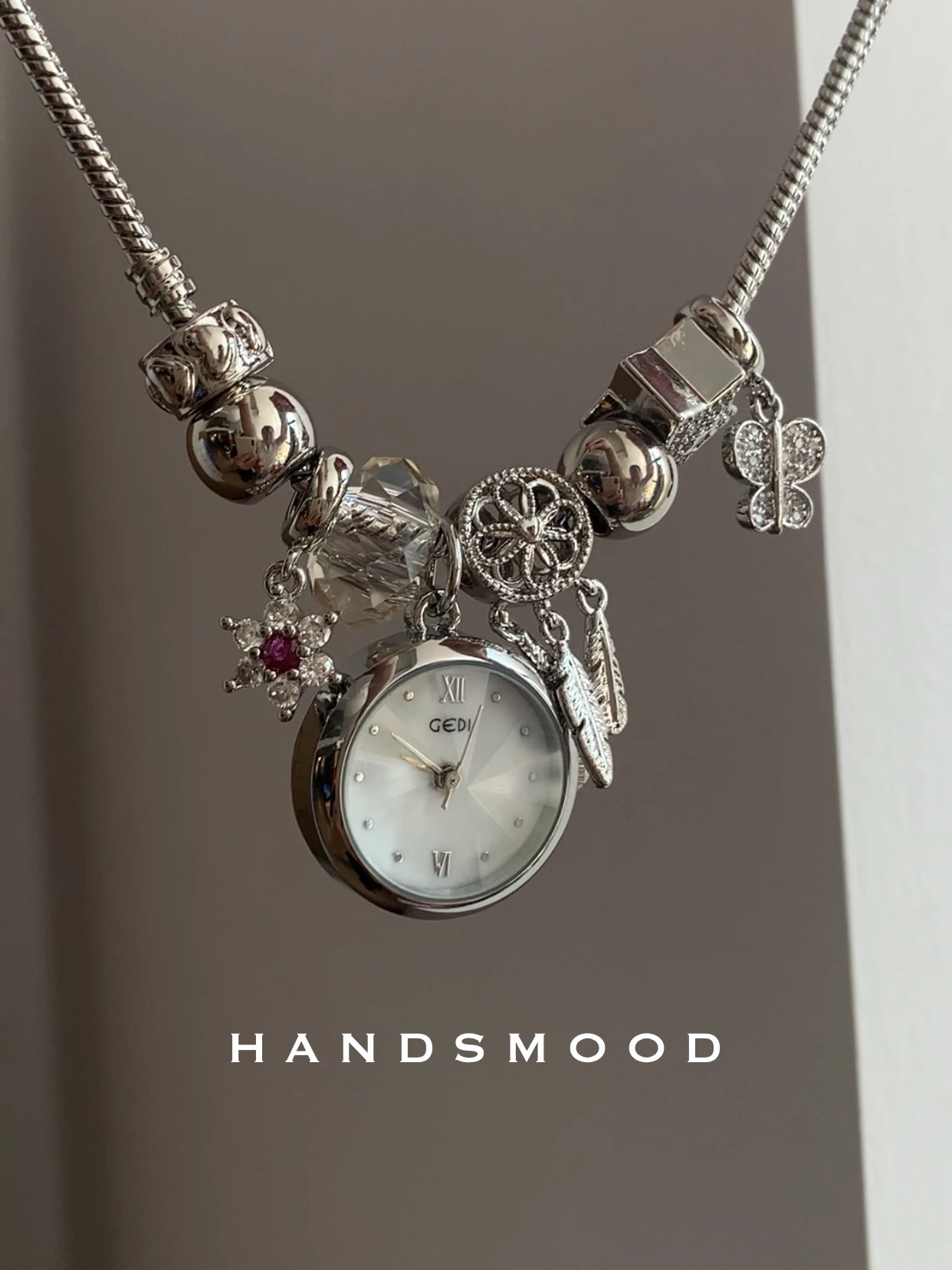 Vintage ladies quartz watch with silver bracelet stylish zircon flower and butterfly elements niche women's watch gift for women
Vintage ladies quartz watch with silver bracelet stylish zircon flower and butterfly elements niche women's watch gift for women