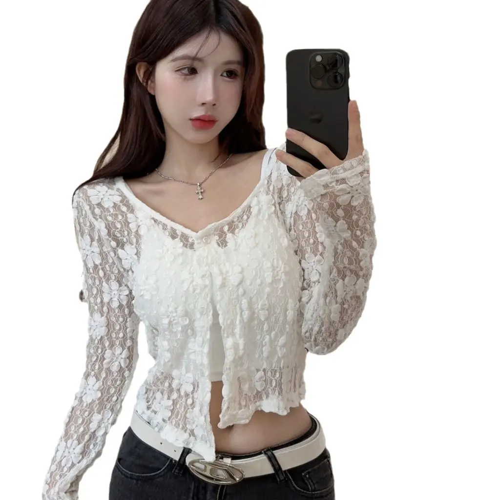 Женская белая кружевная солнцезащитная рубашка с v-образным вырезом и длинными рукавами, летний утягивающий внешний кардиган, топ Pure Desire, короткий стиль
Женская белая кружевная солнцезащитная рубашка с v-образным вырезом и длинными рукавами, летний утягивающий внешний кардиган, топ Pure Desire, короткий стиль