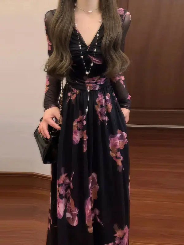 Elegant V-neck Printed Slim-fit Long Dress Unique Sister Style Retro High-end Feeling Beautiful Autumn City Commute Street Style
Elegant V-neck Printed Slim-fit Long Dress Unique Sister Style Retro High-end Feeling Beautiful Autumn City Commute Street Style
