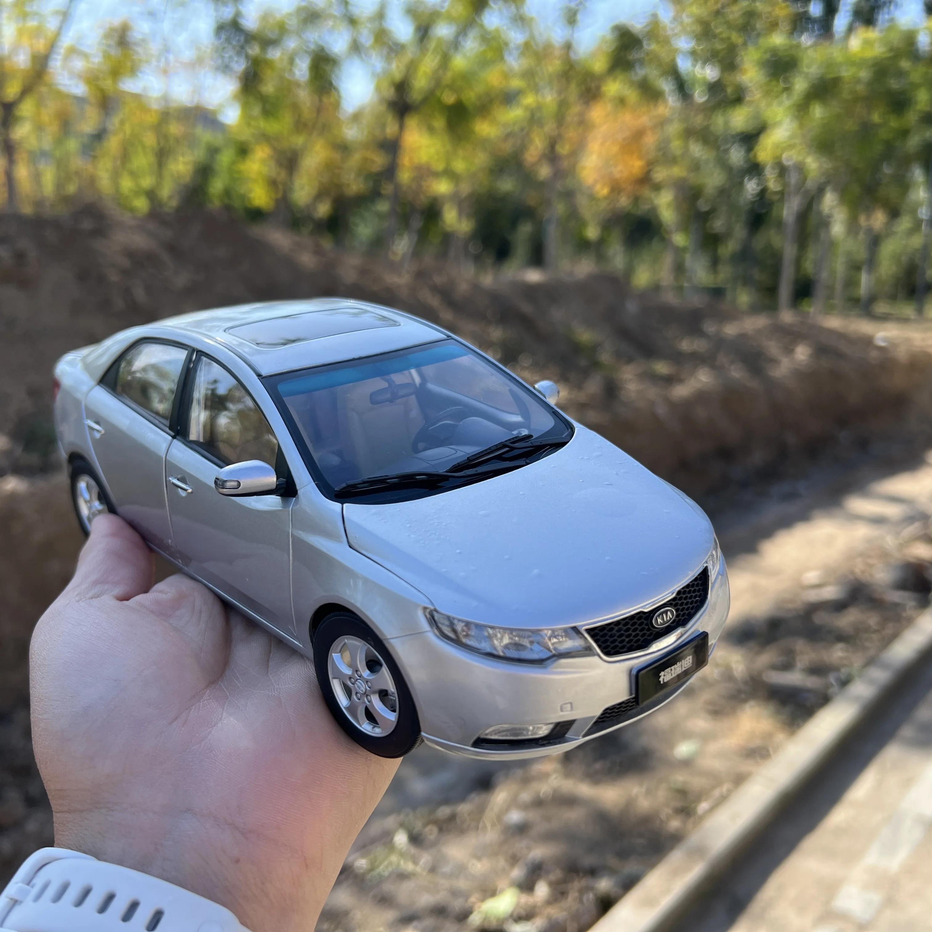 1:18 Original Scale Model,KIA Forte 2009,Paint with Terrible Defect,Diecast Model for Collection and Display
1:18 Original Scale Model,KIA Forte 2009,Paint with Terrible Defect,Diecast Model for Collection and Display