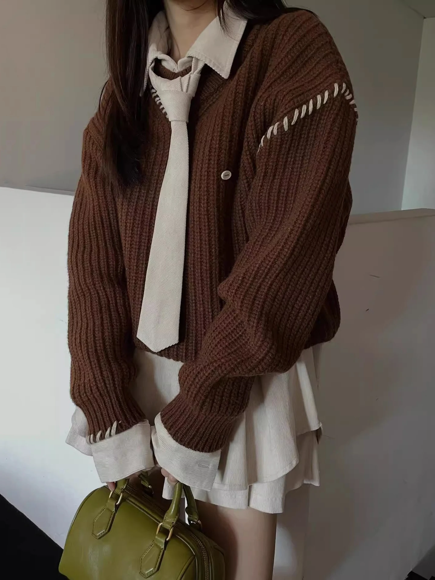 Women's Knitted Sweater Loose Fit Soft Cozy Decorative Stitch Design Winter New Sle Versatile Top Handmade Sewing
Women's Knitted Sweater Loose Fit Soft Cozy Decorative Stitch Design Winter New Sle Versatile Top Handmade Sewing