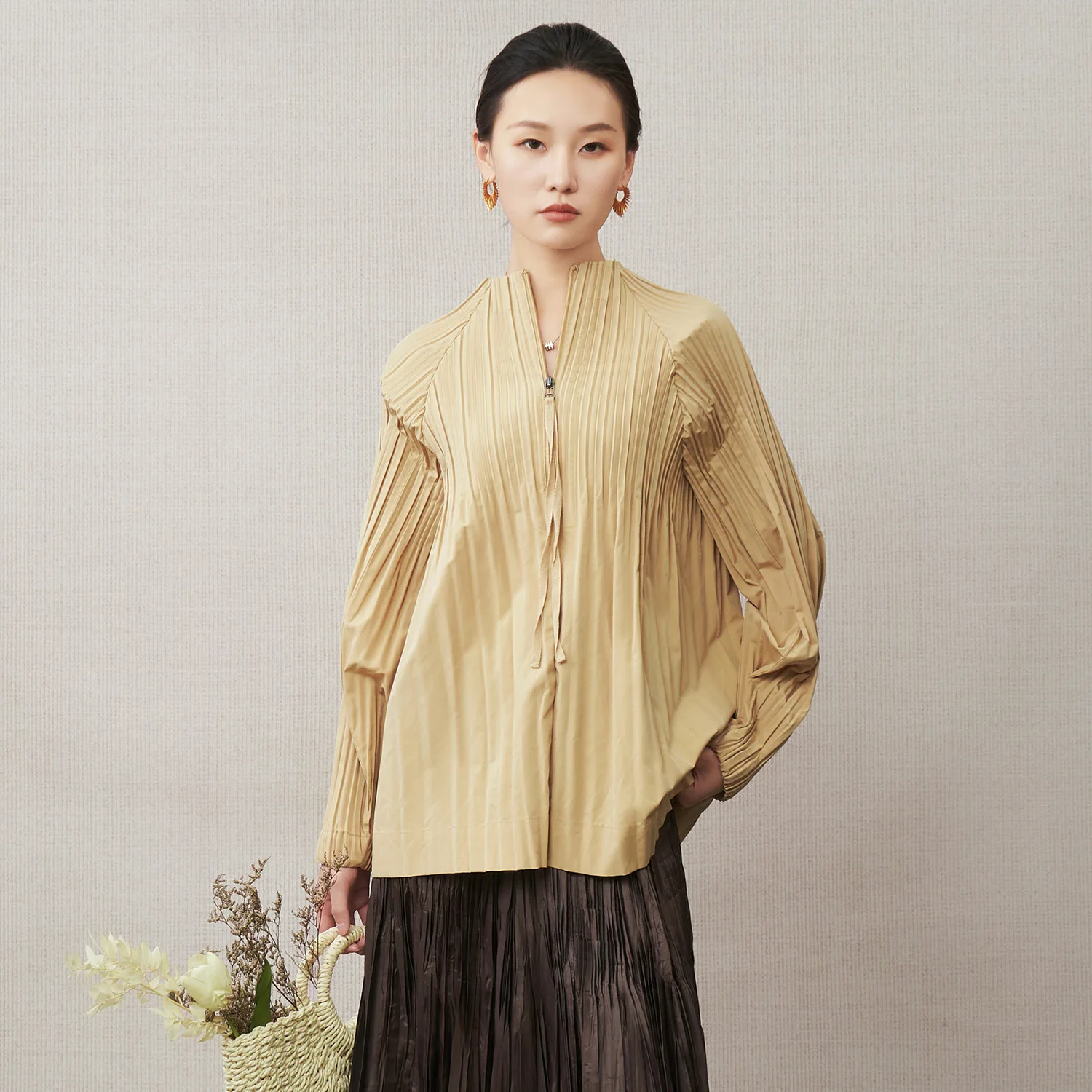 Miyake Pleated 2025 Spring and Autumn New Jacket Women Loose Long-sleeved Pullover Tops Commuting Hundred with The Outwear
Miyake Pleated 2025 Spring and Autumn New Jacket Women Loose Long-sleeved Pullover Tops Commuting Hundred with The Outwear