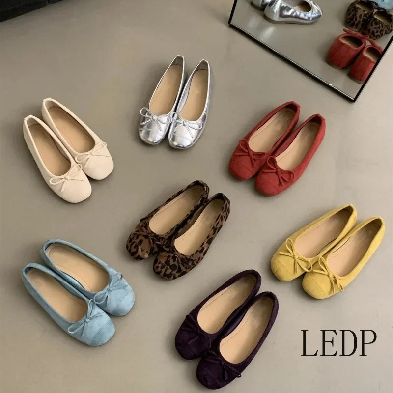 Women's Flat Shoes Spring and Autumn Loafers Light Round Toe Bow Solid Color Sole Casual and Comfortable Versatile Flat Shoes
Women's Flat Shoes Spring and Autumn Loafers Light Round Toe Bow Solid Color Sole Casual and Comfortable Versatile Flat Shoes