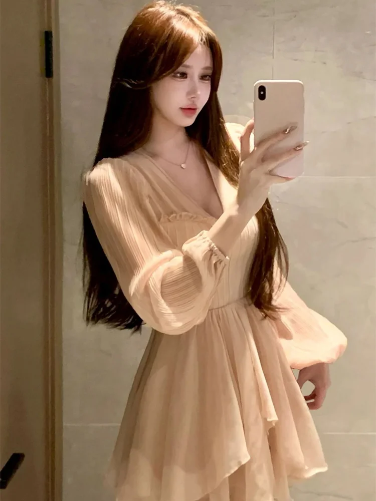 Pink Ruffle Short Dress Women's Slim Fit Cake Style Summer Dress French Style High Waist Bubble Sleeve V Neck Casual Dress
Pink Ruffle Short Dress Women's Slim Fit Cake Style Summer Dress French Style High Waist Bubble Sleeve V Neck Casual Dress