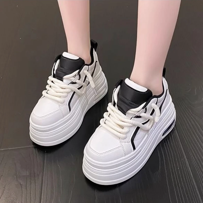 2025 Women White Sneakers Thick Sole Platform Shoes Viral Hit Casual Petite Height Increasing Inner Sole Versatile Match Dresses
2025 Women White Sneakers Thick Sole Platform Shoes Viral Hit Casual Petite Height Increasing Inner Sole Versatile Match Dresses