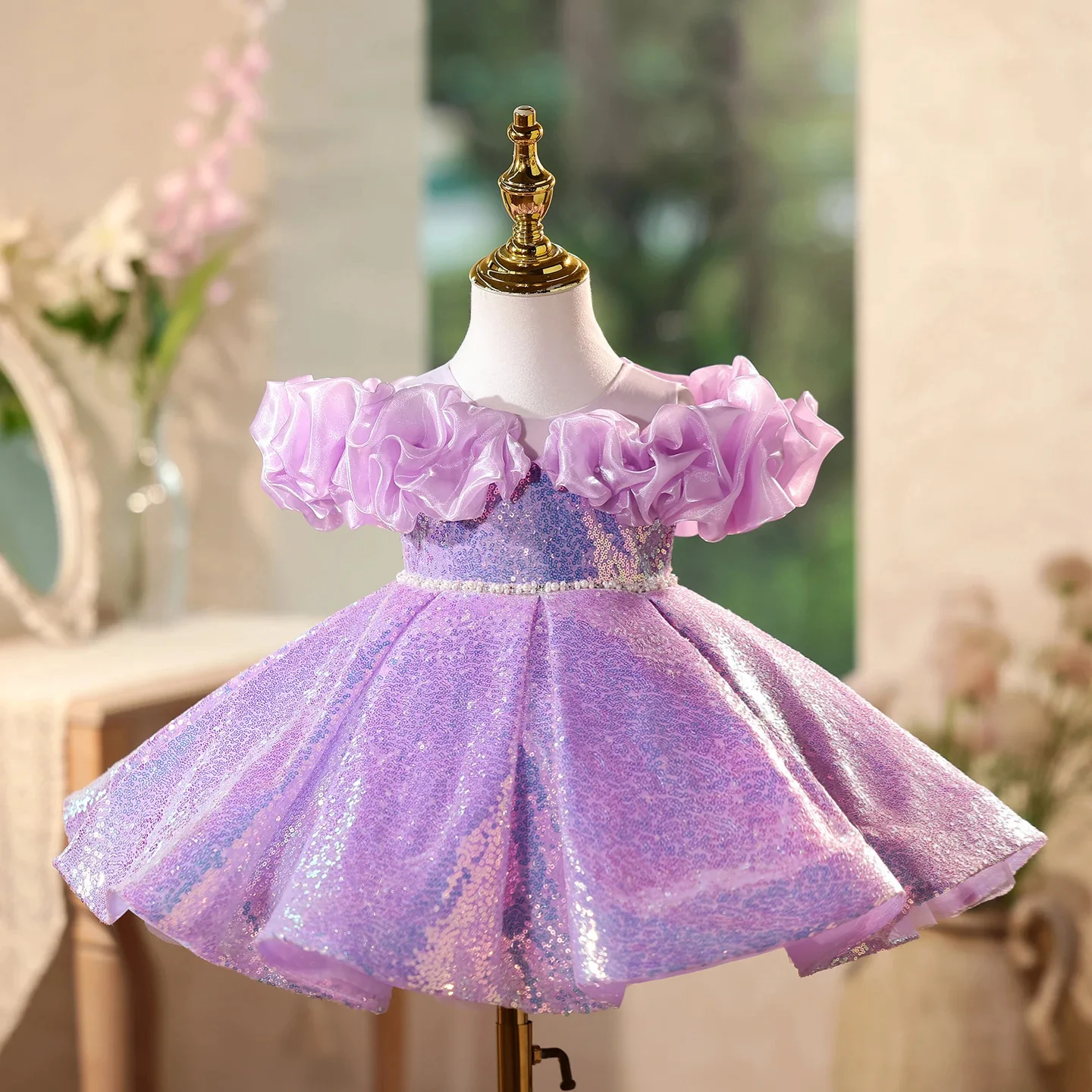 Customized Purple Flower Girl Dress For Wedding Satin Glitter Pearls Short Sleeve High Waist Kids Birthday First Communion Gown
Customized Purple Flower Girl Dress For Wedding Satin Glitter Pearls Short Sleeve High Waist Kids Birthday First Communion Gown