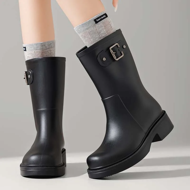 Women Black Mid Calf Rain Boots Metal Buckle Decor Waterproof Non Slip Rubber Rain Shoes Fashion Outdoor Work Welly Boots
Women Black Mid Calf Rain Boots Metal Buckle Decor Waterproof Non Slip Rubber Rain Shoes Fashion Outdoor Work Welly Boots
