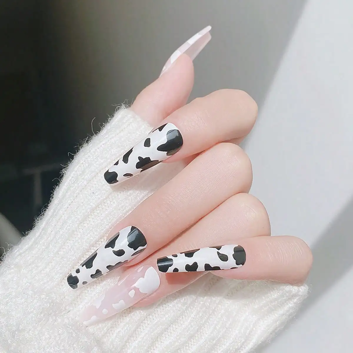 Long Ballet-Shaped Black And White Cow Leopard Print Nail Art Finished Nail Patches, Lightweight, Durable, And Secure To Wear
Long Ballet-Shaped Black And White Cow Leopard Print Nail Art Finished Nail Patches, Lightweight, Durable, And Secure To Wear