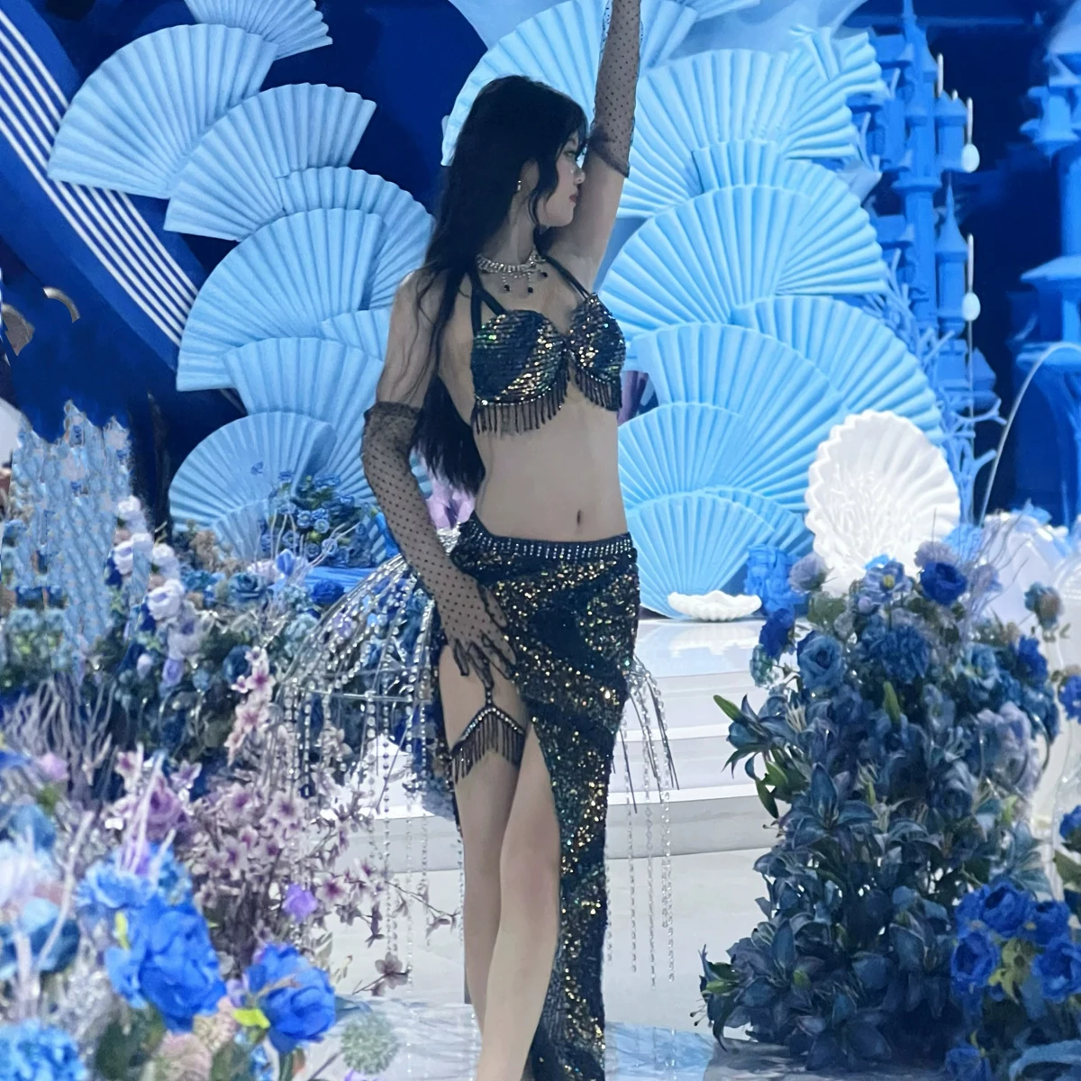 belly dance costume suit customized high-end sequin tassel performance set for women's Oriental dance competition outfit
belly dance costume suit customized high-end sequin tassel performance set for women's Oriental dance competition outfit
