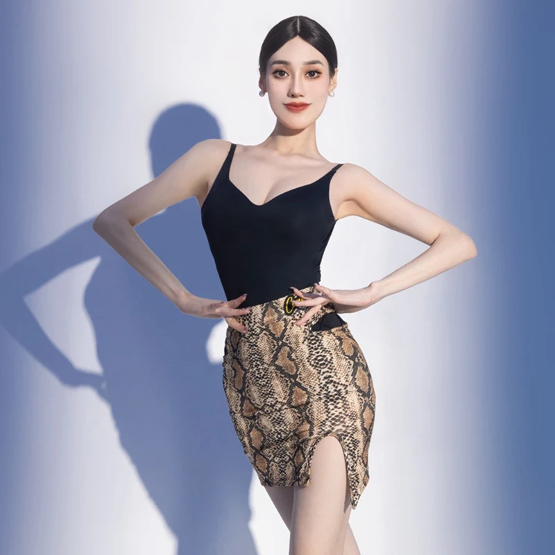 Женский костюм для латинских танцев, тренировочная одежда, черное боди для танцев на бретельках, модная юбка с леопардовым принтом, тренировочная одежда для румбы, танго 1930
Женский костюм для латинских танцев, тренировочная одежда, черное боди для танцев на бретельках, модная юбка с леопардовым принтом, тренировочная одежда для румбы, танго 1930