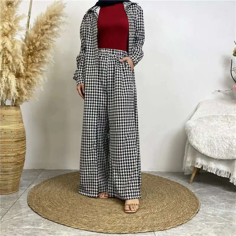 Fashion printed satin full button long cardigan and pocket pants 2-piece set 6674
Fashion printed satin full button long cardigan and pocket pants 2-piece set 6674