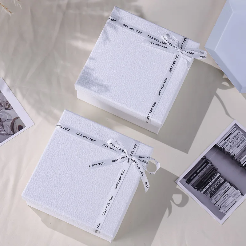 Logo Luxury Wedding Birthday Jewelry Gift Premium Packaging White Boxes for Gift Sets with Ribbon Bowknot
Logo Luxury Wedding Birthday Jewelry Gift Premium Packaging White Boxes for Gift Sets with Ribbon Bowknot