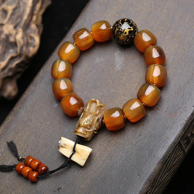 Natural Tibetan region sheep horn bucket bead writing hand string single circle reflux bone tee big lacquer bead Tibetan silver
Natural Tibetan region sheep horn bucket bead writing hand string single circle reflux bone tee big lacquer bead Tibetan silver
