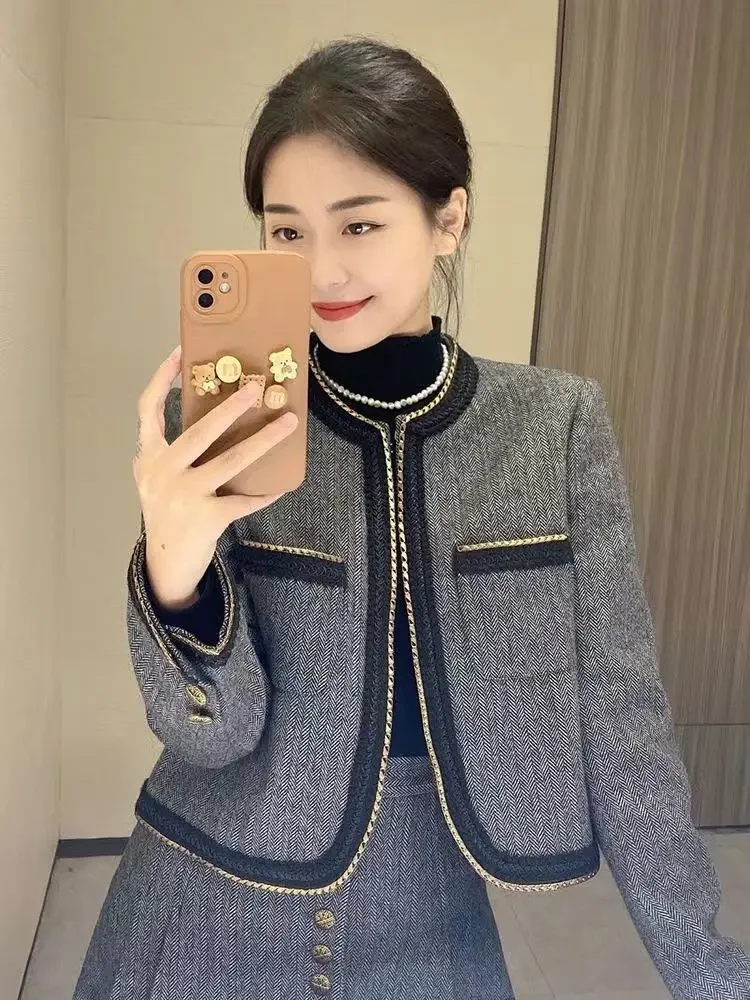 French Elegant New Women Two Piece Skirt Sets Mature O Neck Long Sleeve Short Jacket + High Waist A Line Mini Skirt Outfits
French Elegant New Women Two Piece Skirt Sets Mature O Neck Long Sleeve Short Jacket + High Waist A Line Mini Skirt Outfits