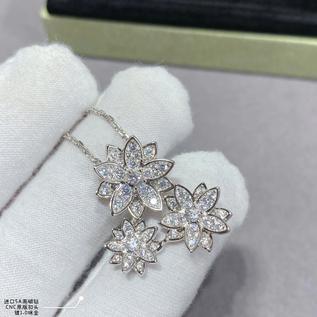 "Youthful Glamour Around Your Neck: 2024 Van Cleefes-Style Necklace - S925 Silver, Trendy, Price Cut, Free Delivery!"
"Youthful Glamour Around Your Neck: 2024 Van Cleefes-Style Necklace - S925 Silver, Trendy, Price Cut, Free Delivery!"