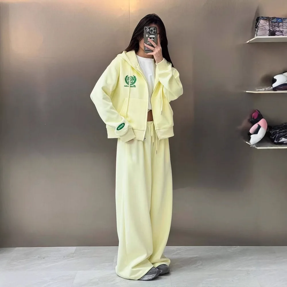 Spring and Summer Sports Suits for Women 2025 New Hooded Embroidery Design Sweater Casual Wear Two-piece Suit
Spring and Summer Sports Suits for Women 2025 New Hooded Embroidery Design Sweater Casual Wear Two-piece Suit
