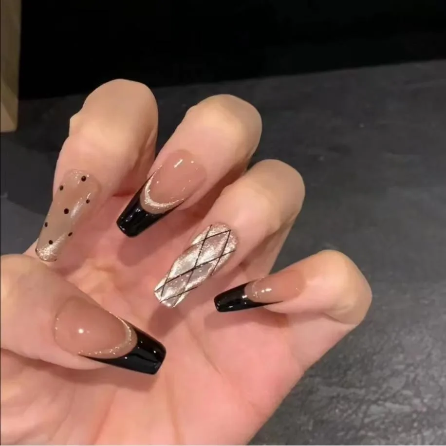 Накладные ногти во французском стиле, черные, с узором в горошек и ромбами, акриловые искусственные ногти
Накладные ногти во французском стиле, черные, с узором в горошек и ромбами, акриловые искусственные ногти