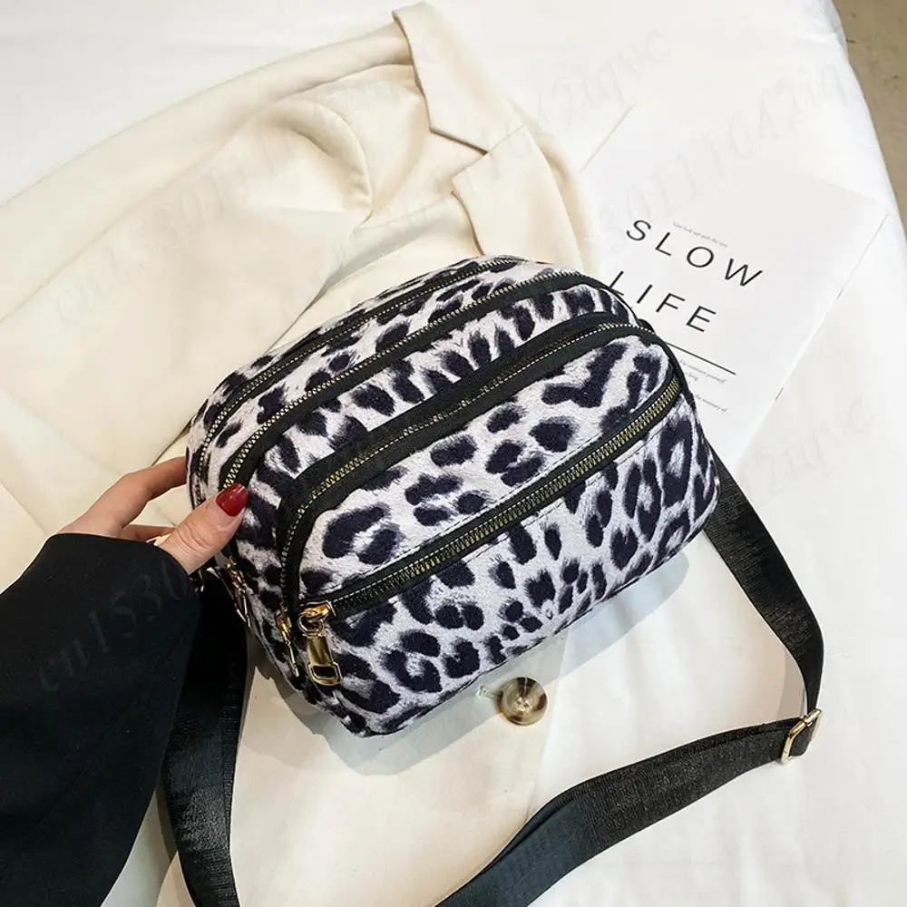 Women Chamois Shoulder Bag Suede Leather Crossbody Bags Leopard Print Vesatile Sling Camera Bag Travel Work messenger Pack
Women Chamois Shoulder Bag Suede Leather Crossbody Bags Leopard Print Vesatile Sling Camera Bag Travel Work messenger Pack