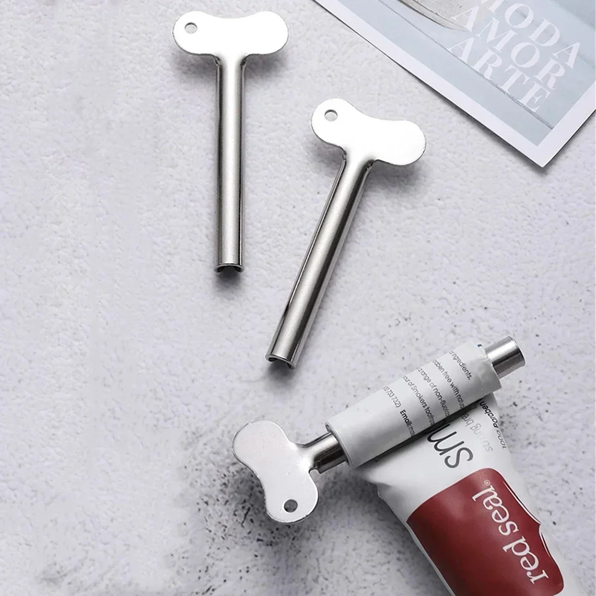 1pc Creative Toothpaste Tube Squeezer Simple Toothpaste Roller Stainless Steel Labor Saving Toothpaste Tube Wringer Presser
1pc Creative Toothpaste Tube Squeezer Simple Toothpaste Roller Stainless Steel Labor Saving Toothpaste Tube Wringer Presser