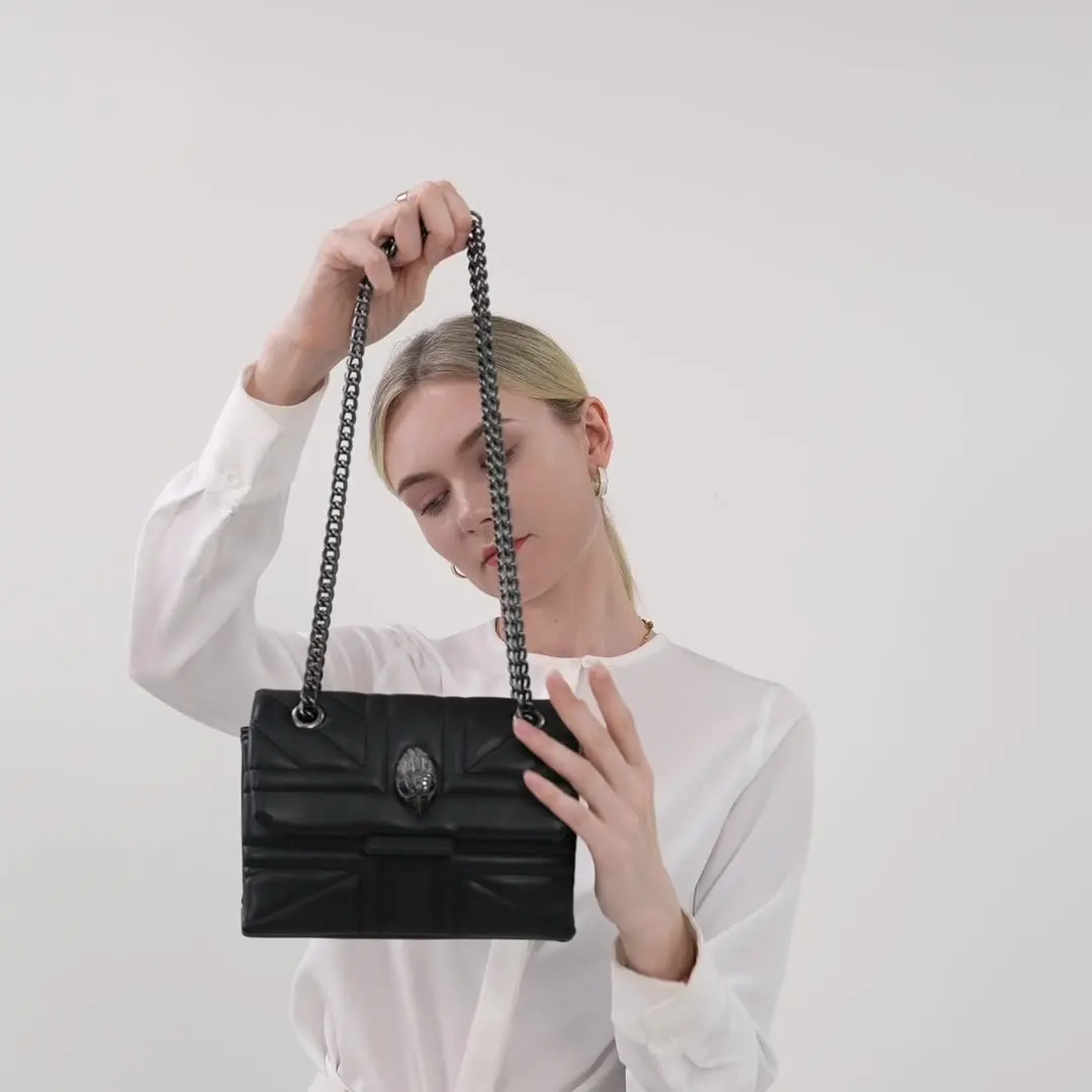 KURT GEIGER LONDON Luxury Designer Personality Embroidery Thread Texture Sliver Chain Eagle Head Women's Shoulder Crossbody Bag
KURT GEIGER LONDON Luxury Designer Personality Embroidery Thread Texture Sliver Chain Eagle Head Women's Shoulder Crossbody Bag