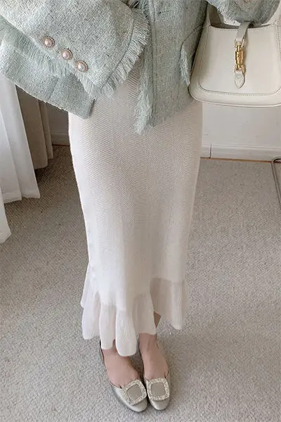 Elegant Tweed Style Knitted Mermaid Skirt High Waist Slim Fit Ruffle Hem Midi Skirt for Women Chic Bouclé Knit Mermaid Skirt
Elegant Tweed Style Knitted Mermaid Skirt High Waist Slim Fit Ruffle Hem Midi Skirt for Women Chic Bouclé Knit Mermaid Skirt