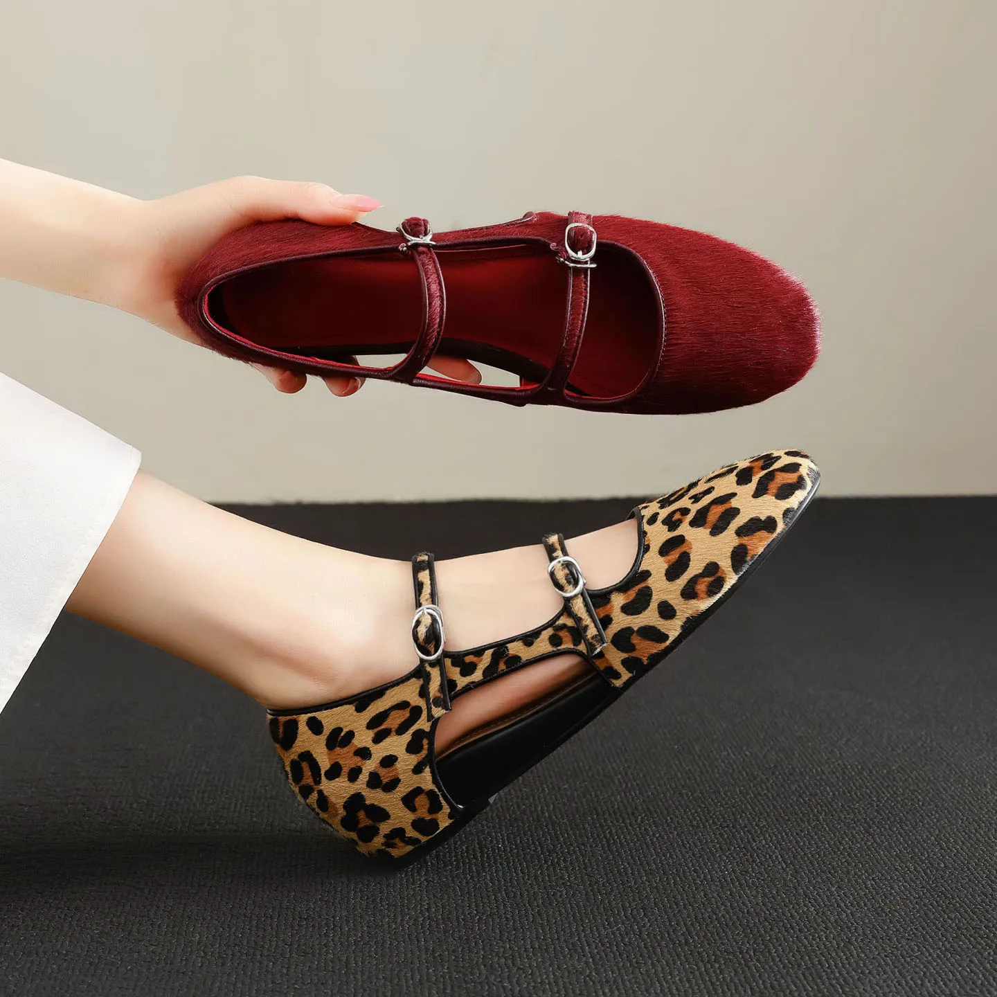 Genuine Leather Horsehair Women's Shoes,Double Buckle Leopard Mary Jane Shoes, Internal height increase Ballet Flats Shoes
Genuine Leather Horsehair Women's Shoes,Double Buckle Leopard Mary Jane Shoes, Internal height increase Ballet Flats Shoes