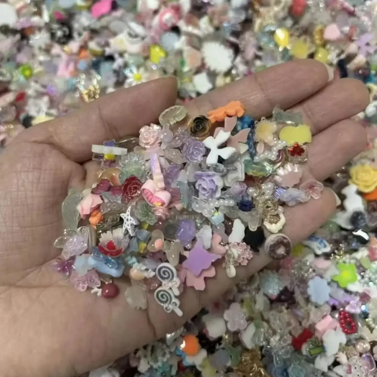 50pcs Resin Nail Art Accessories Mixed Set: Cute Bow & Sweet Flower DIY Mysterious Blind Box Decoration Kit
50pcs Resin Nail Art Accessories Mixed Set: Cute Bow & Sweet Flower DIY Mysterious Blind Box Decoration Kit