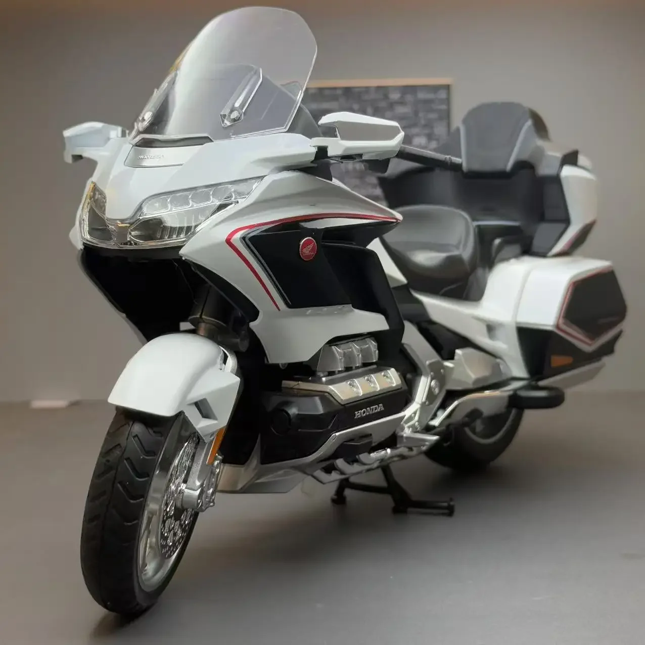 1:11 Honda GOLD WING GL800 2021 Motorcycle Model Toy Diecast Miniature Cars Front Wheel Steering Vehices Ornament Boy Gift
1:11 Honda GOLD WING GL800 2021 Motorcycle Model Toy Diecast Miniature Cars Front Wheel Steering Vehices Ornament Boy Gift
