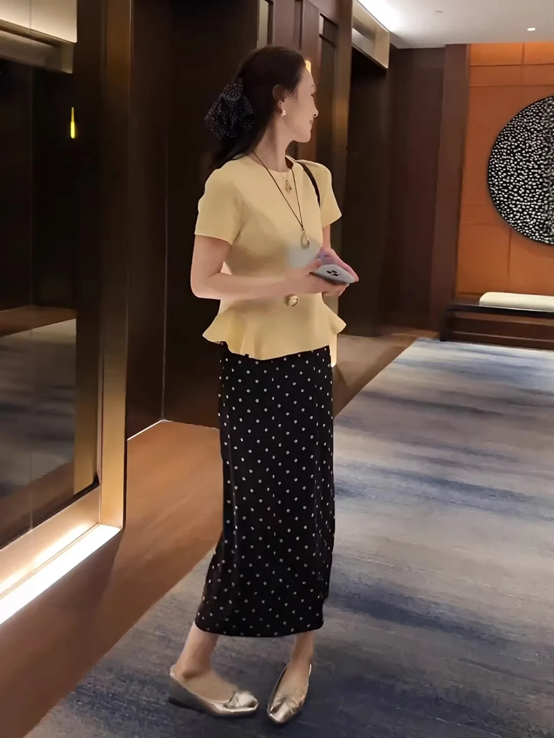 Fashionable Polka Dot Short Sleeve Set Women's High Waist Midi Skirt And T-shirt Two-piece Suit Spring 2026 Elegant Casual Wear
Fashionable Polka Dot Short Sleeve Set Women's High Waist Midi Skirt And T-shirt Two-piece Suit Spring 2026 Elegant Casual Wear