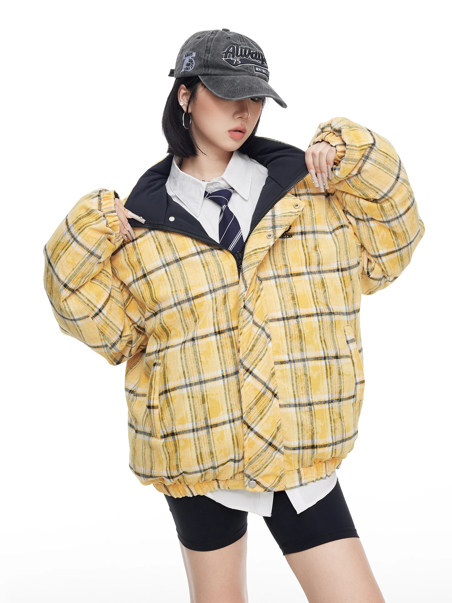 Американская ретро-куртка с вышивкой и клетчатым узором, женская, свободного кроя, утепленная, двусторонняя, верхняя одежда в уличном стиле, полиэстер...
Американская ретро-куртка с вышивкой и клетчатым узором, женская, свободного кроя, утепленная, двусторонняя, верхняя одежда в уличном стиле, полиэстер...