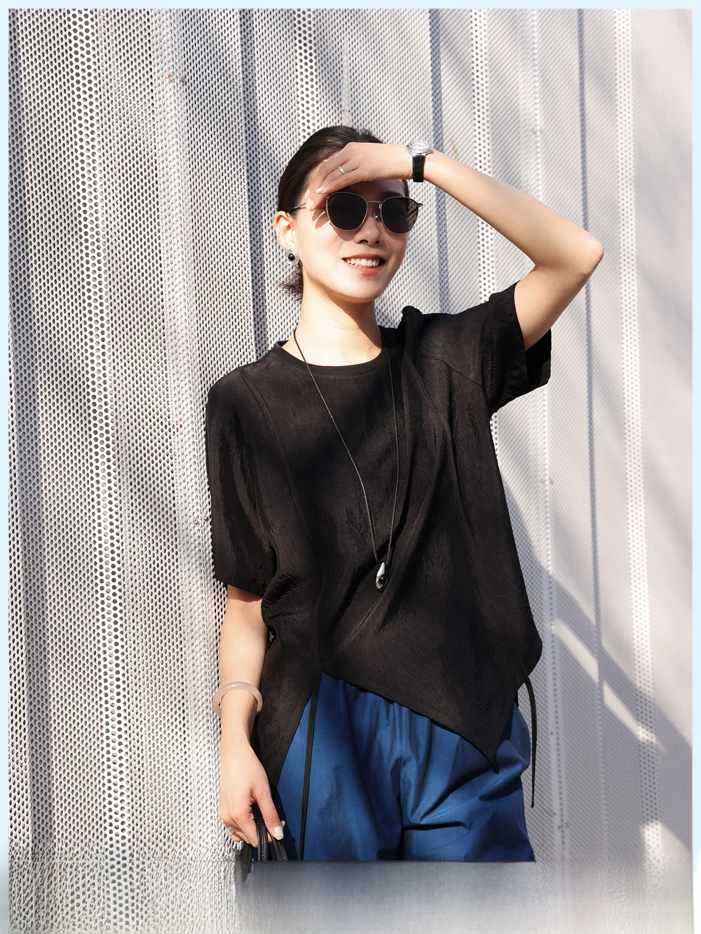 Black Asymmetrical Slit Viscose Short Sleeve round Neck T-Shirt Women's Summer New Style Drifting Belt Design Commute Style L...
Black Asymmetrical Slit Viscose Short Sleeve round Neck T-Shirt Women's Summer New Style Drifting Belt Design Commute Style L...