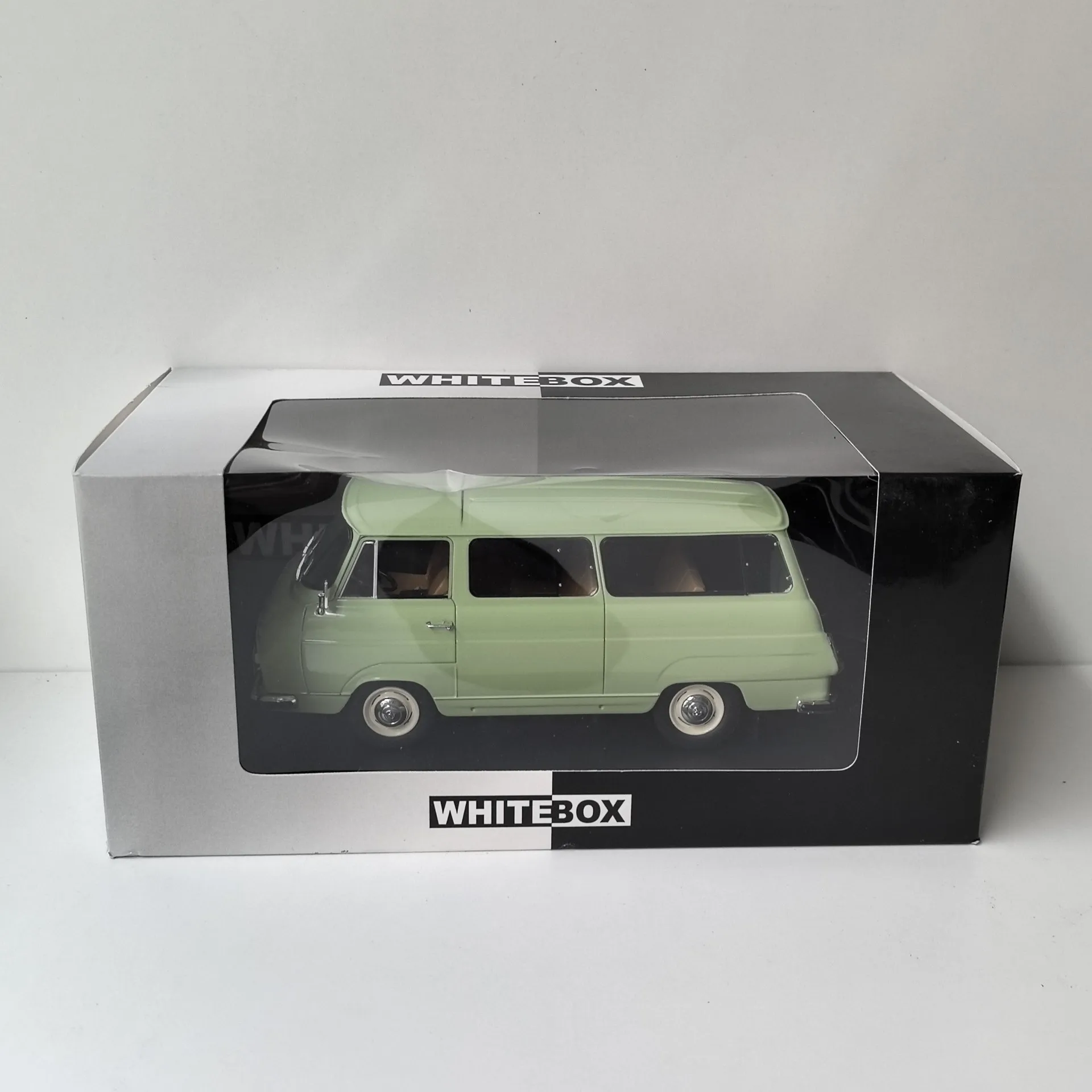 Литой под давлением WHITEBOX, масштаб 1/24, SKODA 1203, Skoda Van, модель автомобиля из сплава, Коллекционная игрушка, подарок, сувенир, украшение для дисплея 
Литой под давлением WHITEBOX, масштаб 1/24, SKODA 1203, Skoda Van, модель автомобиля из сплава, Коллекционная игрушка, подарок, сувенир, украшение для дисплея