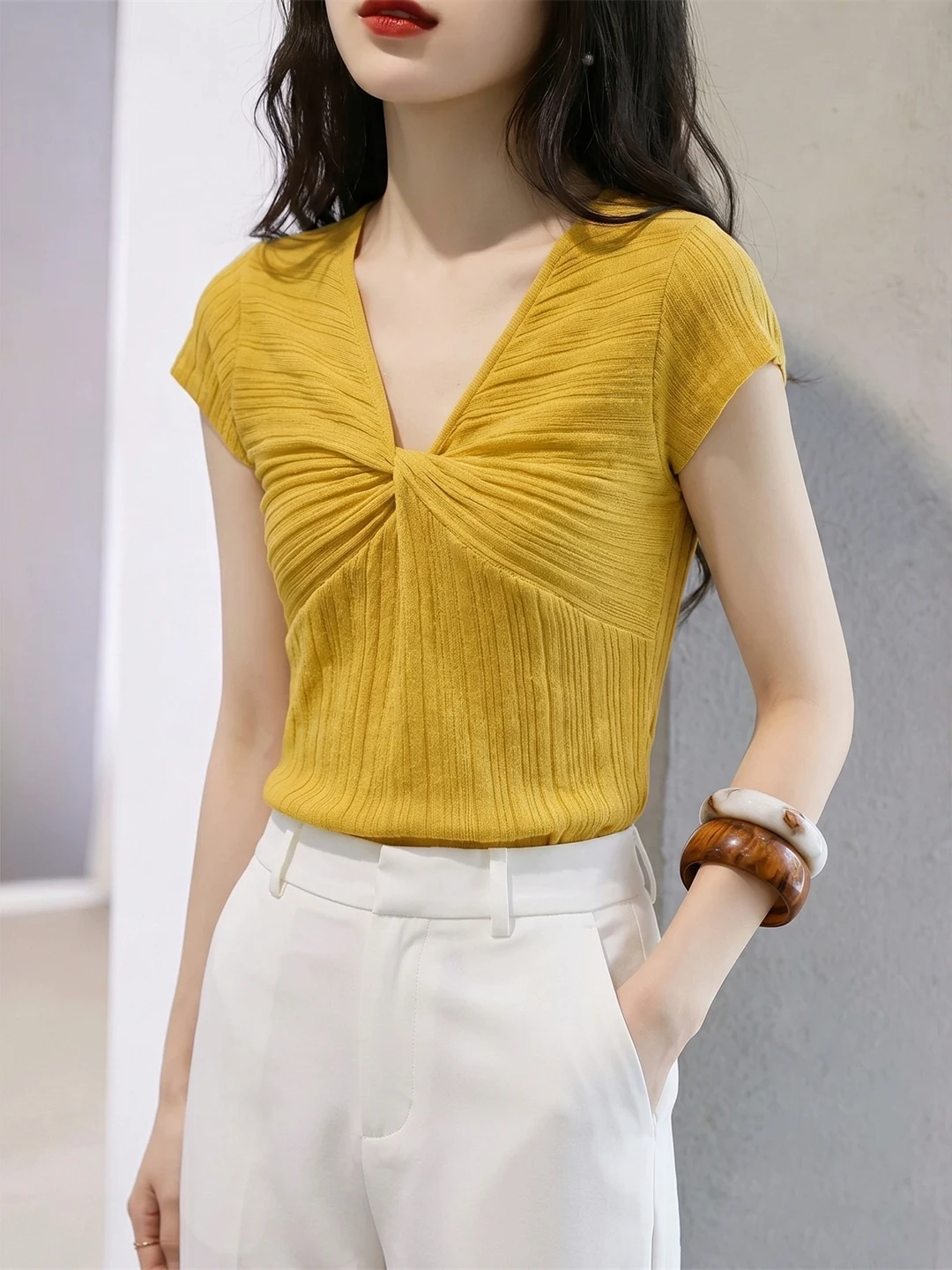 Summer 2026 Slimming Fashion Pure Color Ice Silk Knitted Top Women's Short Sleeve Overhead V-neck Straight Cut Korean Style
Summer 2026 Slimming Fashion Pure Color Ice Silk Knitted Top Women's Short Sleeve Overhead V-neck Straight Cut Korean Style