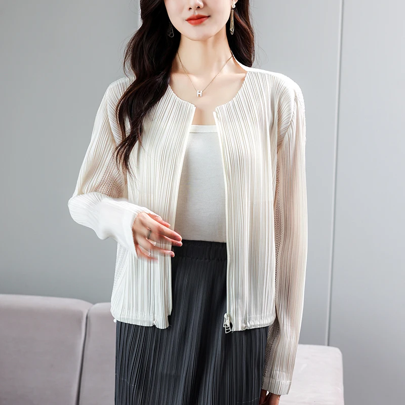 Элегантный женский топ на молнии для весны и лета, свободный, универсальный, тонкий, однотонный, плиссированный, омолаживающий, модный
Элегантный женский топ на молнии для весны и лета, свободный, универсальный, тонкий, однотонный, плиссированный, омолаживающий, модный