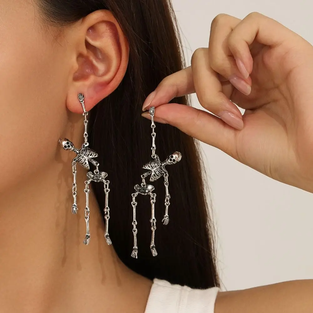 Hip Hop Skeleton Earrings Alloy Detachable Halloween Earrings Gothic Hollow Out Imitation Human Bone Earrings Halloween
Hip Hop Skeleton Earrings Alloy Detachable Halloween Earrings Gothic Hollow Out Imitation Human Bone Earrings Halloween