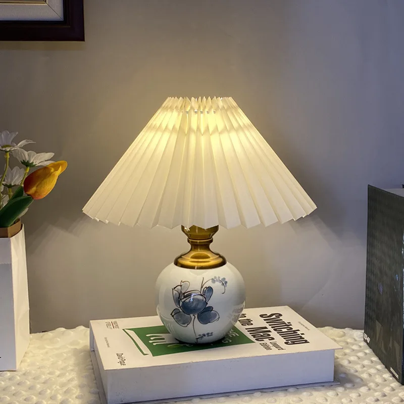 Nordic decorative pleated small table lamp, ceramic lamp, atmosphere, homestay, home creative lamp, holiday gift
Nordic decorative pleated small table lamp, ceramic lamp, atmosphere, homestay, home creative lamp, holiday gift