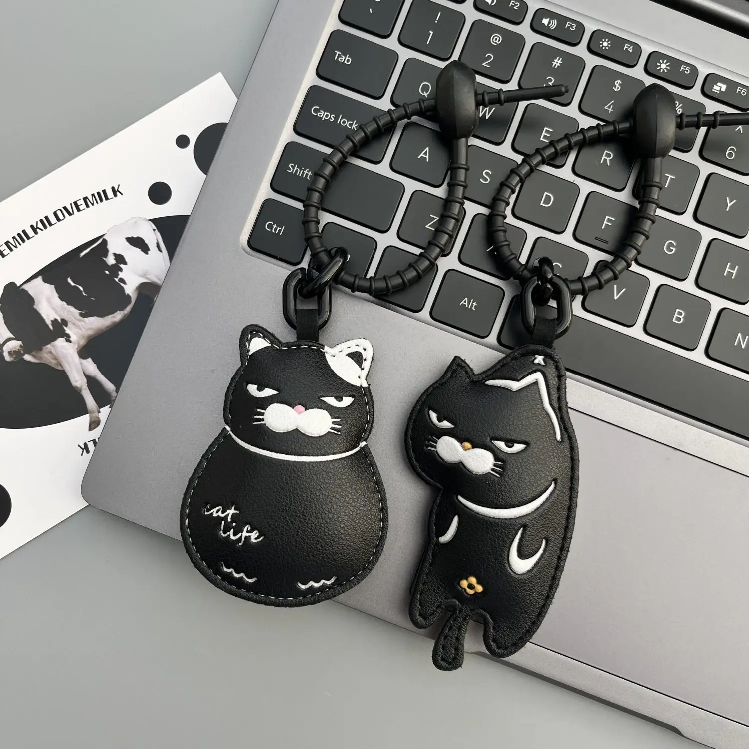New Cartoon Cat Keychain Creative Couple Pendant Fashionable Cute Leather Car Keychain Decorative Backpack Ladies Kids Gift
New Cartoon Cat Keychain Creative Couple Pendant Fashionable Cute Leather Car Keychain Decorative Backpack Ladies Kids Gift