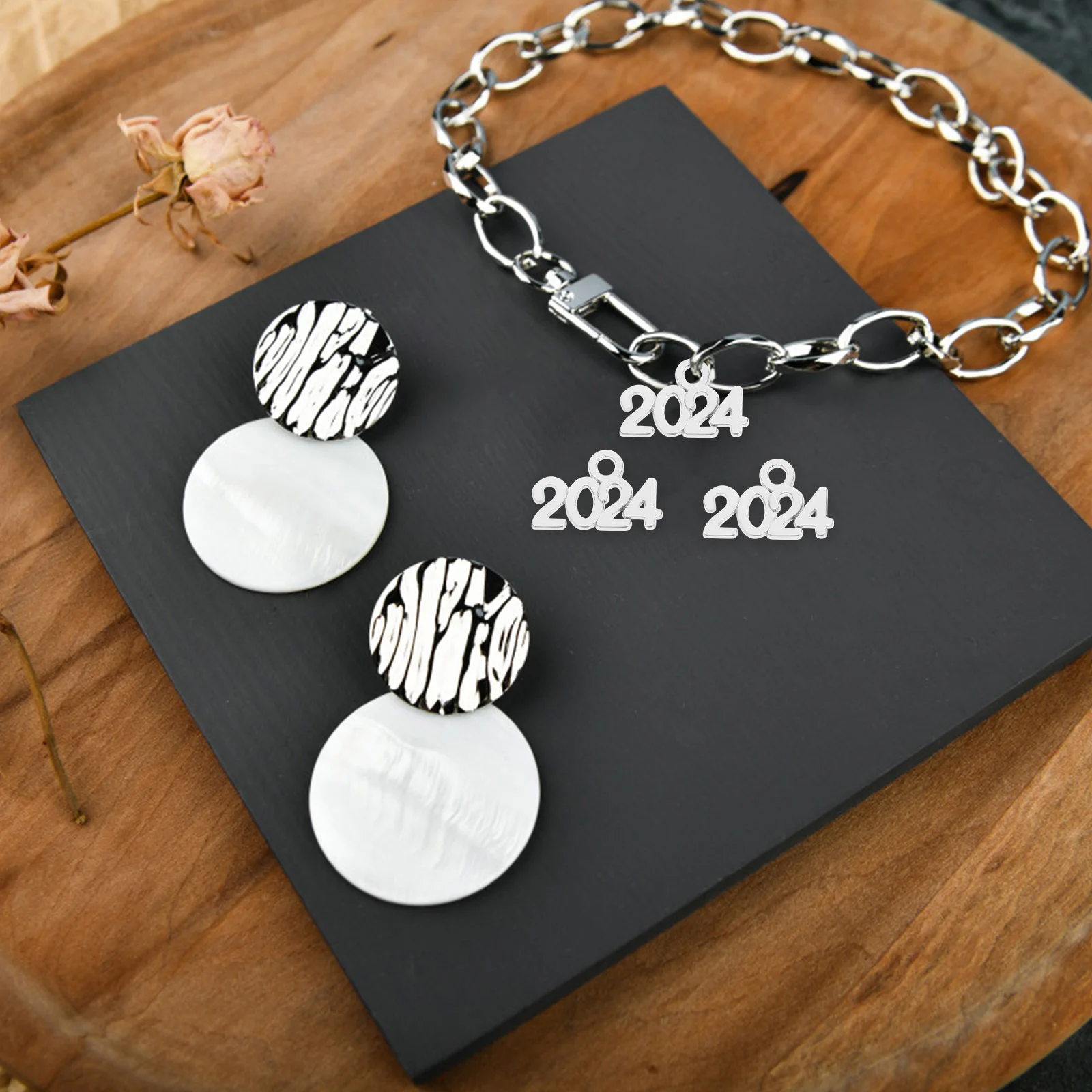 Letter Beads 2024 Pendant Charm Necklace New Year Zinc Alloy Charms for DIY Number
Letter Beads 2024 Pendant Charm Necklace New Year Zinc Alloy Charms for DIY Number